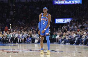 Kaiyun开云官方网站中国登录-势不可挡！亚历山大半场11中8高效砍下19分4助 首节12分